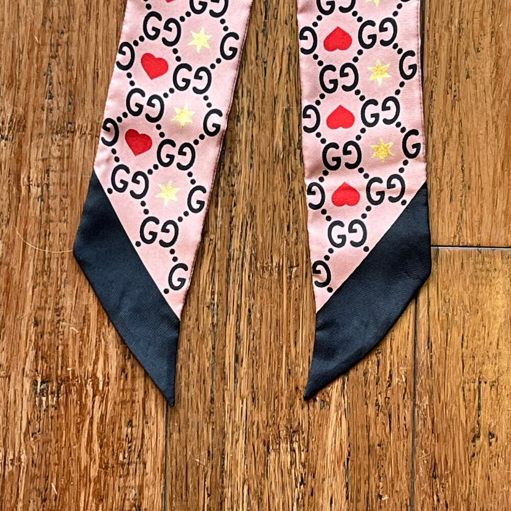 GUCCI Silk Twill Big Dimmy Neck Bow Scarf - Picture 3 of 5